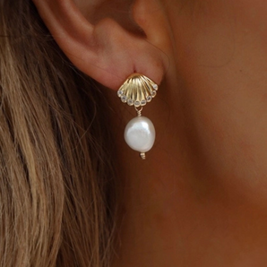 Seaside Shell Pearl Stud Earring